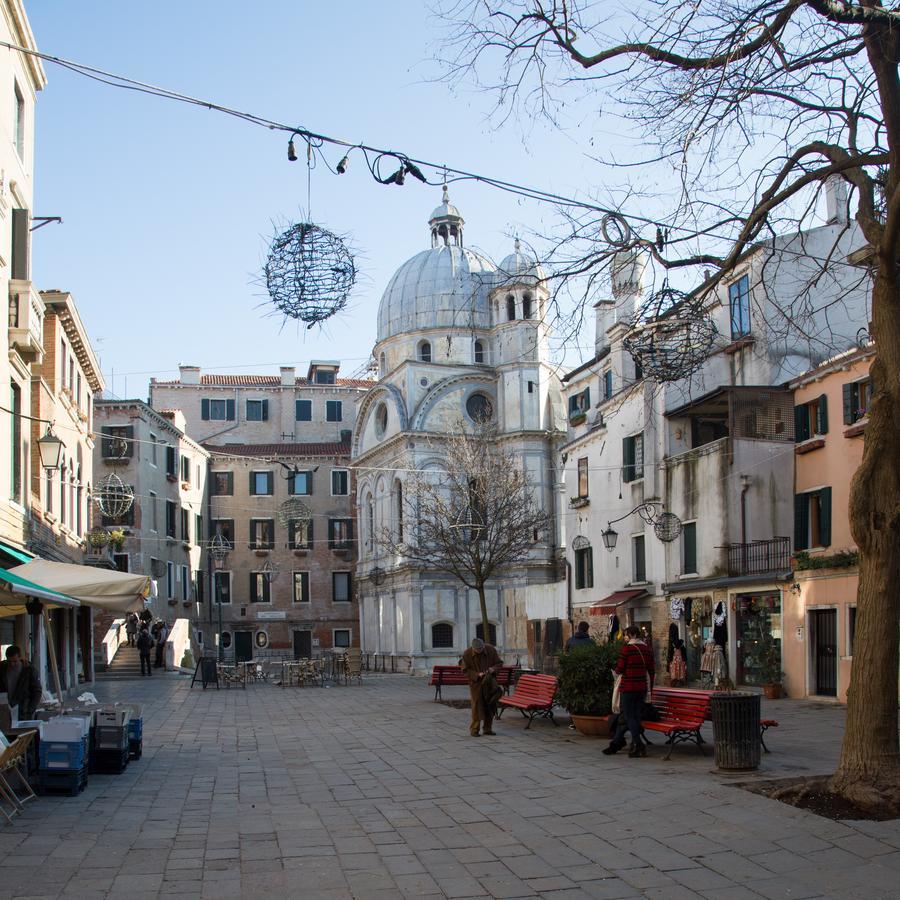 True Venesia Bagian luar foto